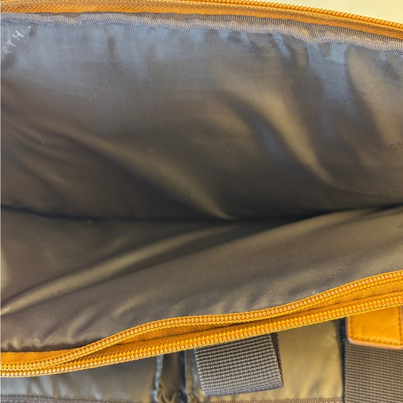 Kenneth Cole Men's Light Brown Full Grain Leather Messenger Bag Like New!!! - Picture 12 of 16